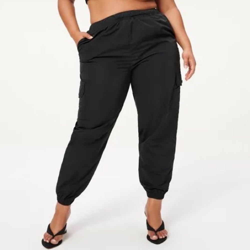 Good American Essential Nylon Cargo Pants Size 6 (3X)